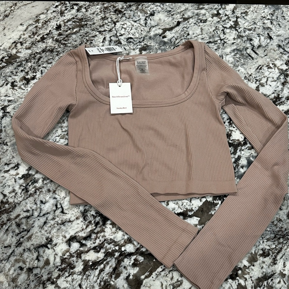 NWT aritzia sunday best top women’s small
